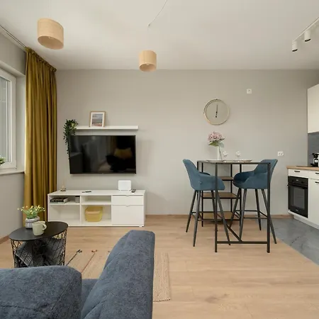 Cosy Studio With The Parking & River View By Renters アパート